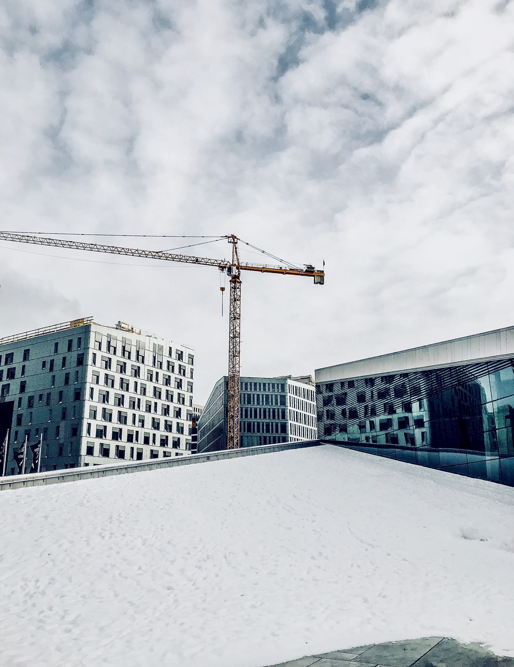 crane-construction-site-oslo-opera-house-2024-11-26-09-46-31-utc